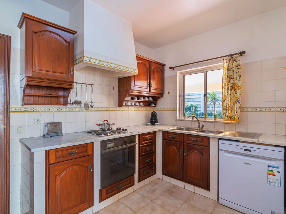 Cabinetry, Room, Countertop, Property, Furniture, Kitchen, Building, Real Estate, House, Interior Design