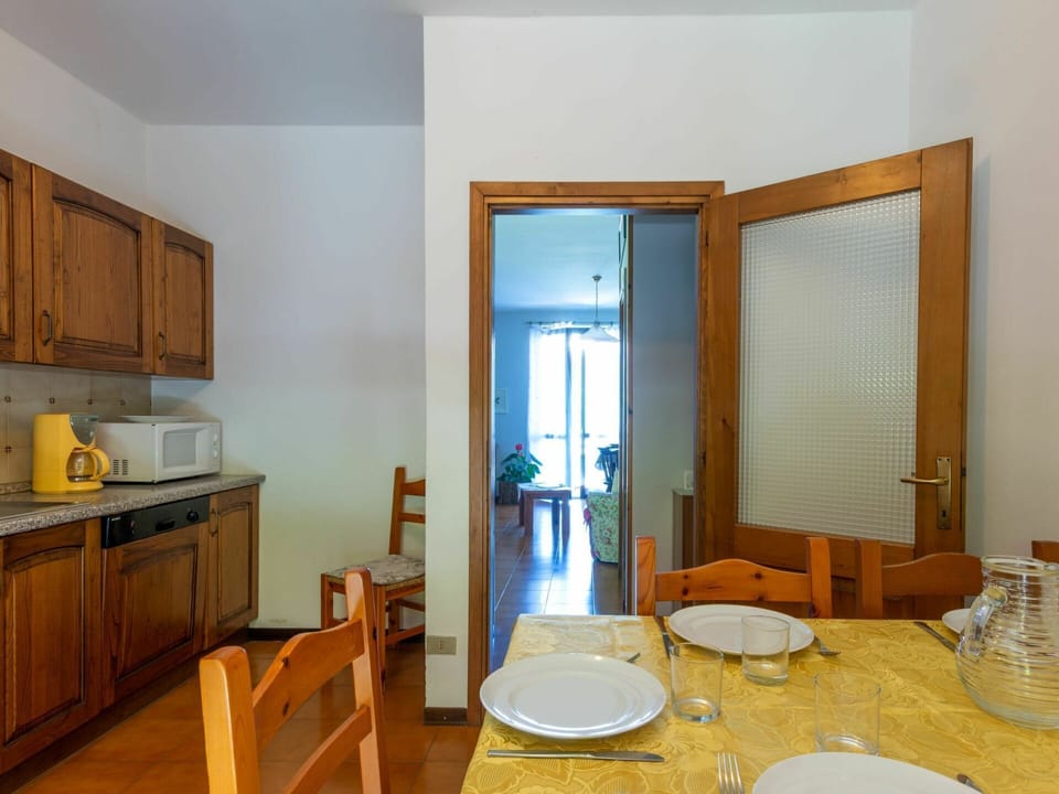 Table, Property, Furniture, Cabinetry, Door, Wood, Chair, Interior Design, Tableware, Kitchen Appliance