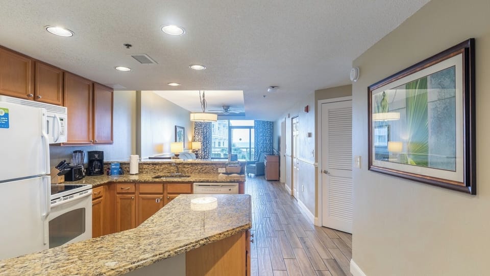 Full Kitchen • Granite Counters