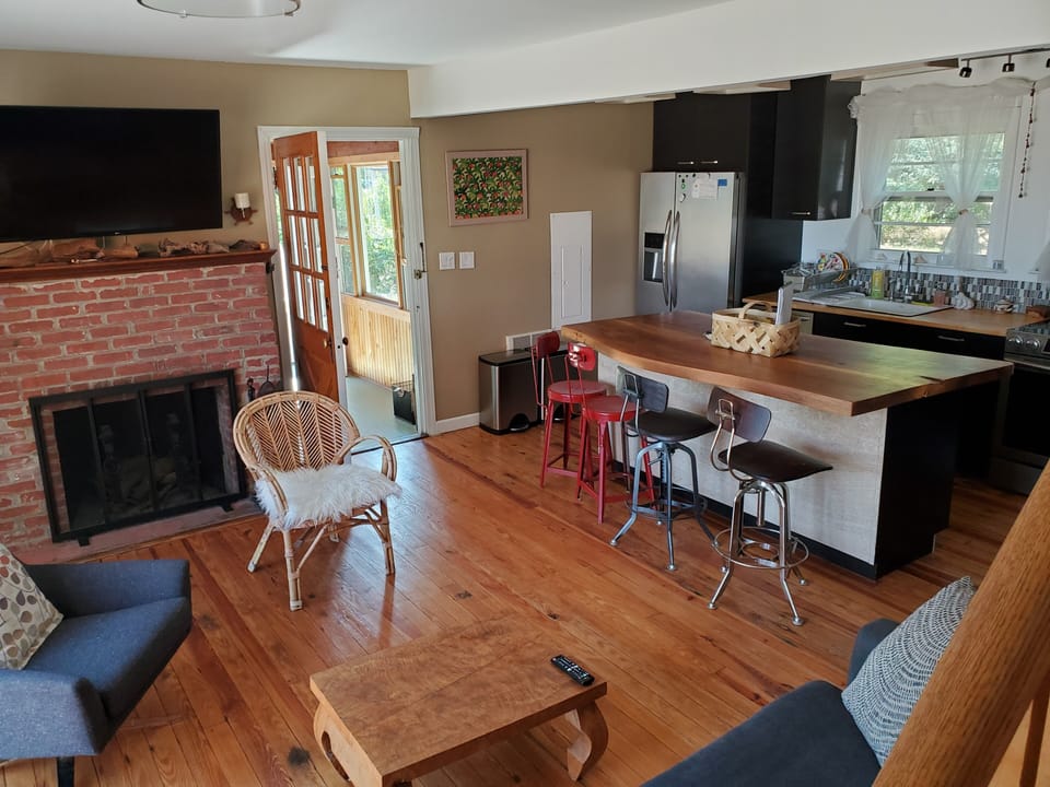 Kitchen and livingroom