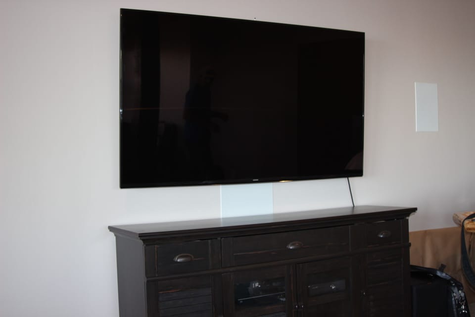 75' Samsung TV with LED Lighting