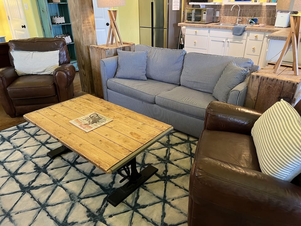 Living Room / Lounge