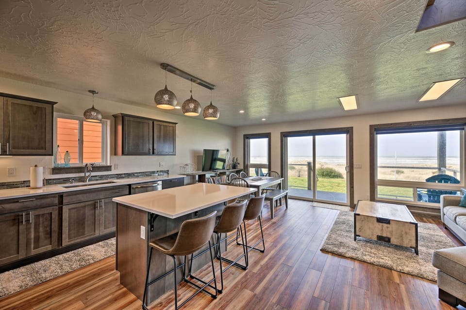 Kitchen | Coffee Maker | Toaster | 1st Floor