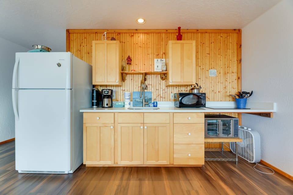 Kitchenette | Microwave | Drip Coffee Maker | 2-Burner Cooktop