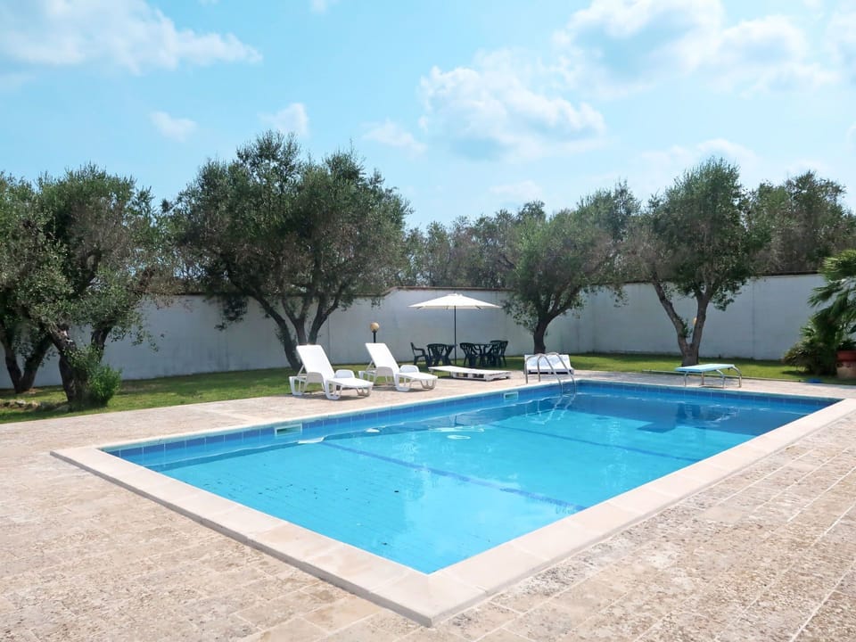 Swimming Pool, Property, Leisure, Real Estate, House, Grass, Vacation, Building, Home, Rectangle