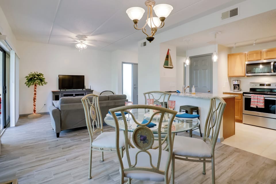 Dining Area | Dishware & Flatware