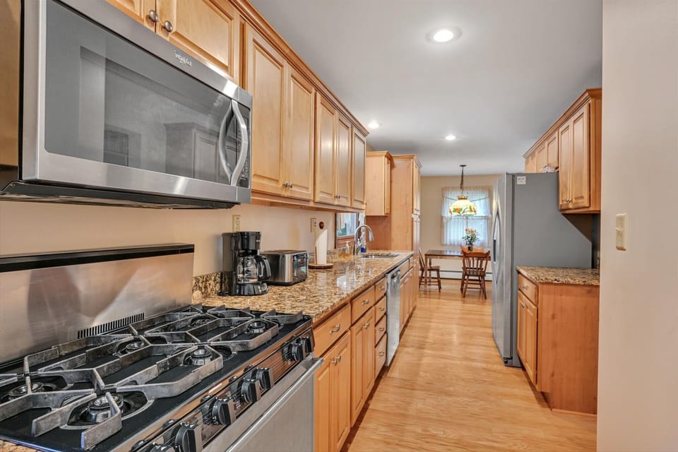 027 Kitchen