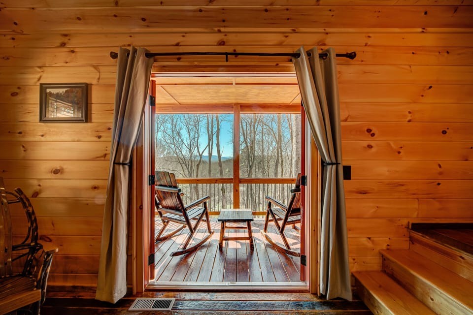 Welcome to Cherokee Ridge Cabin!