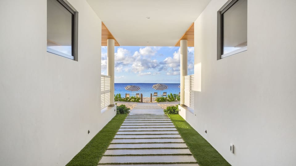 Access the beach down a convenient breezeway.