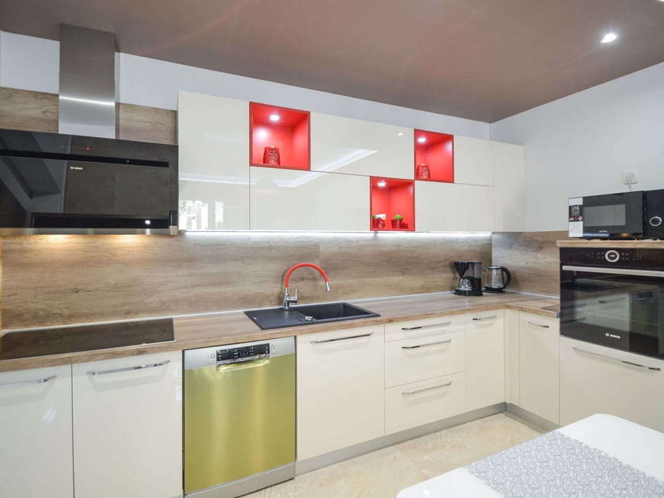Countertop, Cabinetry, Room, Kitchen, Property, Furniture, Interior Design, Major Appliance, Building, Kitchen Stove