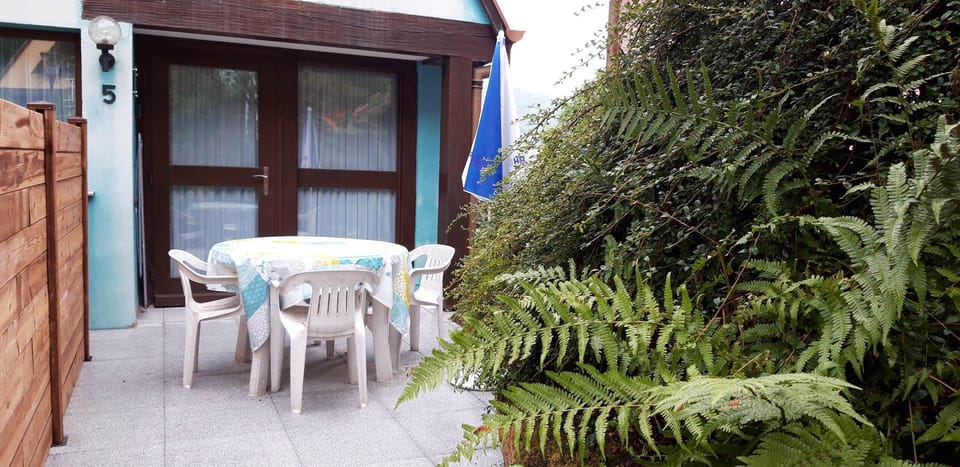 Terrasse de plain pied devant le  pavillon Riesling