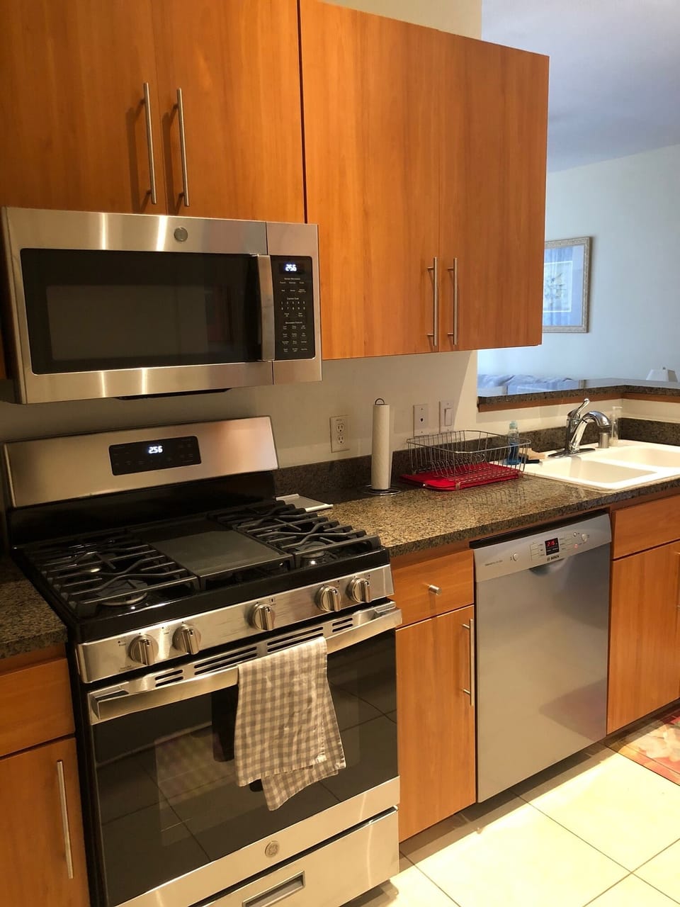 updated kitchen / gas cooking 