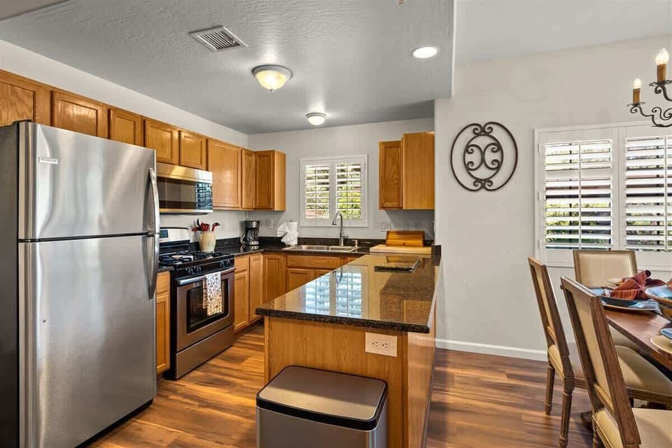 A view of the kitchen