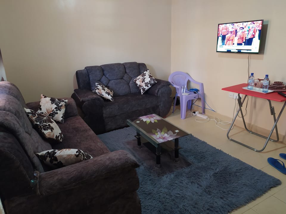 Strong wifi, Smart TV and desk and chair in place.