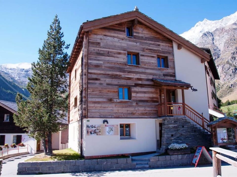 Sky, Building, Plant, Mountain, Window, Tree, House, Wood, Residential Area, Slope