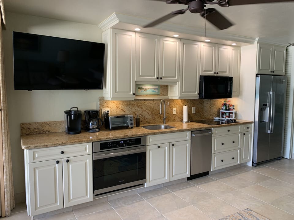 Full sized oven and fridge with ice and water, dishwasher, Keurig and Mr Coffee