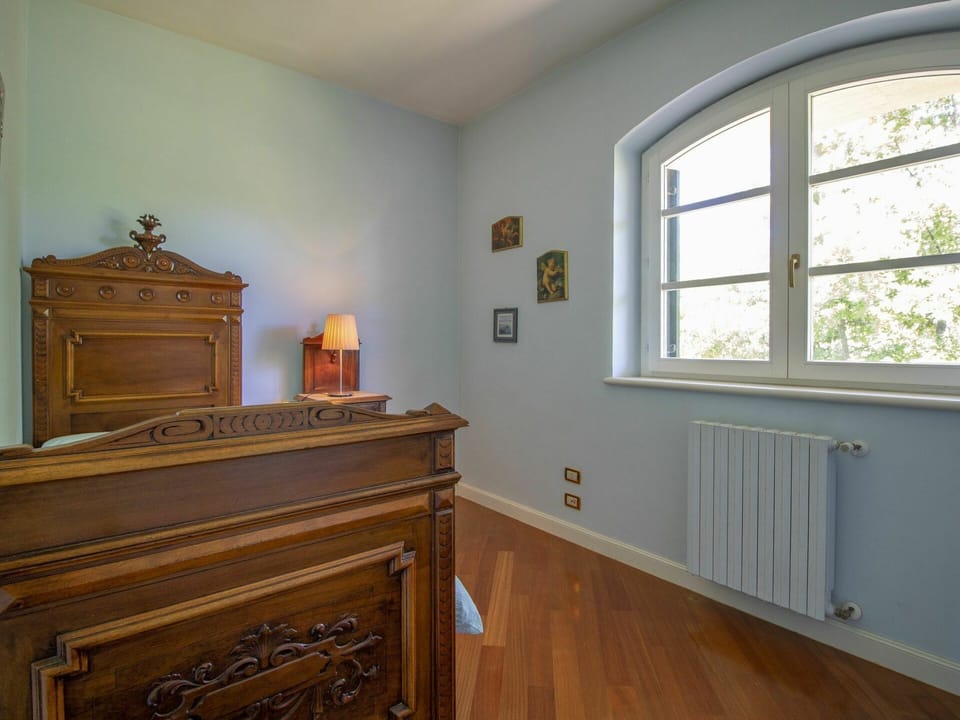 Property, Window, Building, Wood, Lighting, Interior Design, Floor, Flooring, Wood Stain, Wall