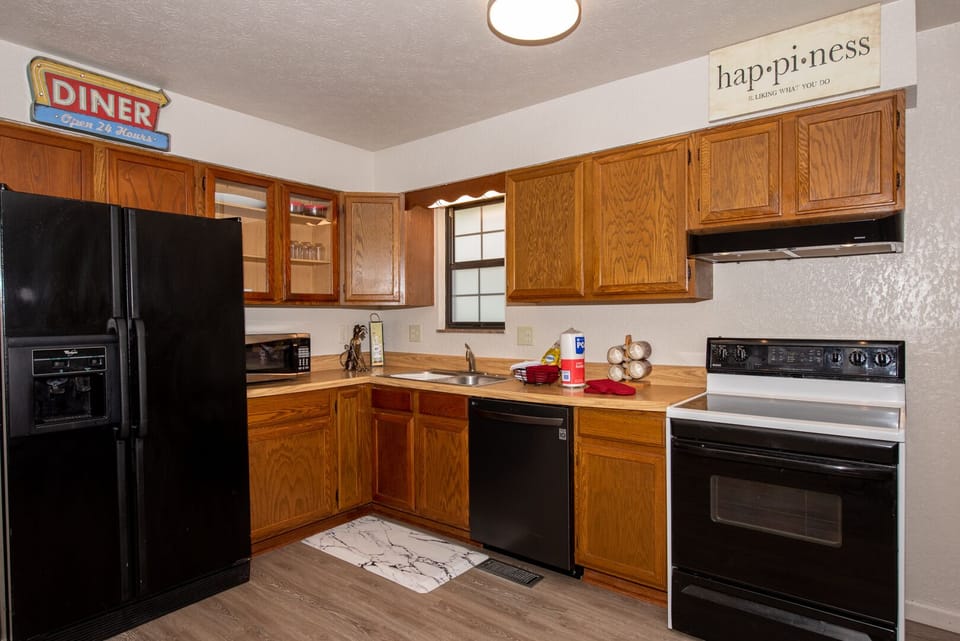 Prepare big meals in the well equipped kitchen