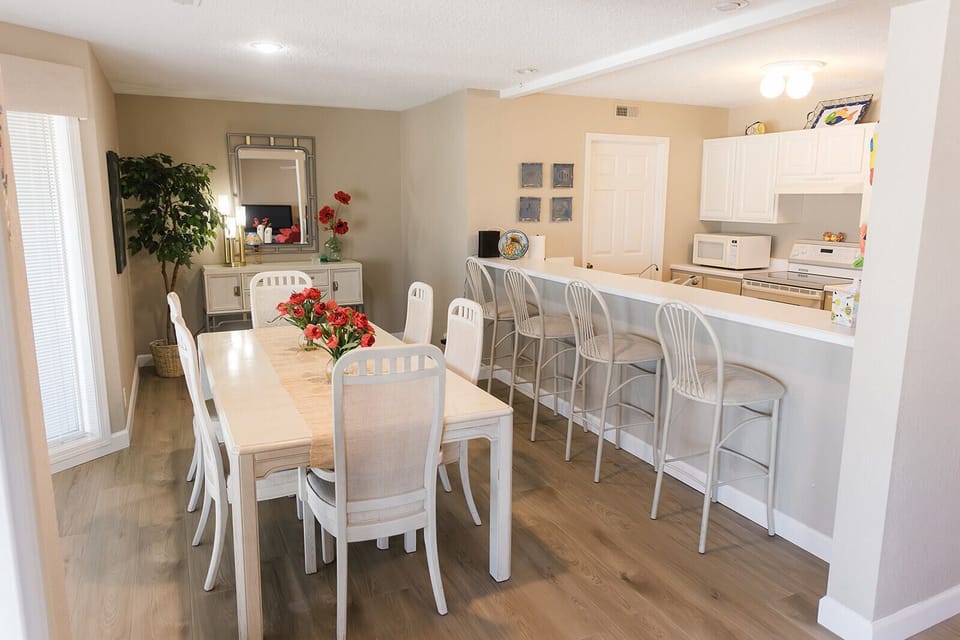 DINING AREA AND BREAKFAST BAR