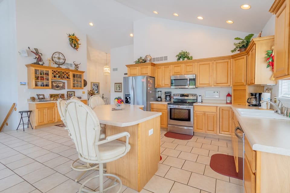KITCHEN