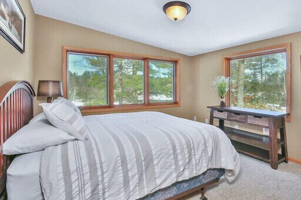 Upstairs bedroom with new Queen mattress