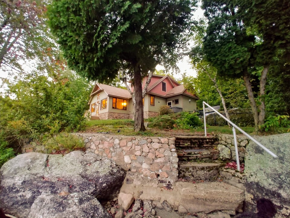 Swim Stairs to Lake and beach.
