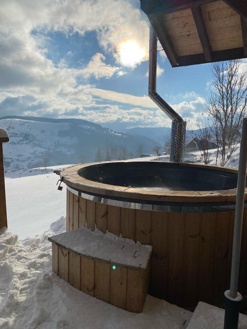 Outdoor spa tub