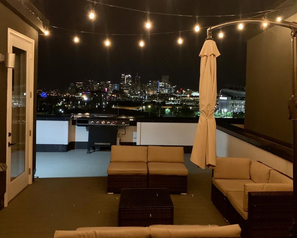 Enjoy a nice BBQ with the Downtown Skyline view