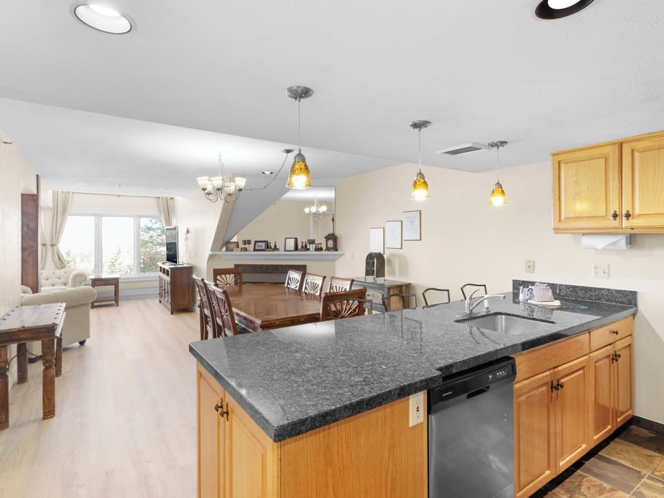 Kitchen / Living Room