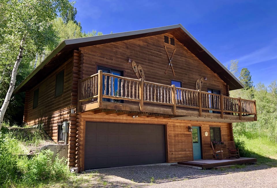 The Aspens Lodge - comfortable accommodations near the wilderness