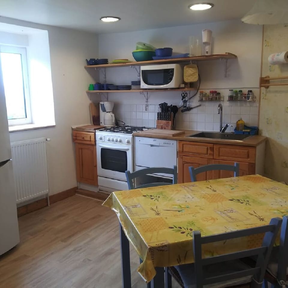 Wisteria house fully equipped kitchen.