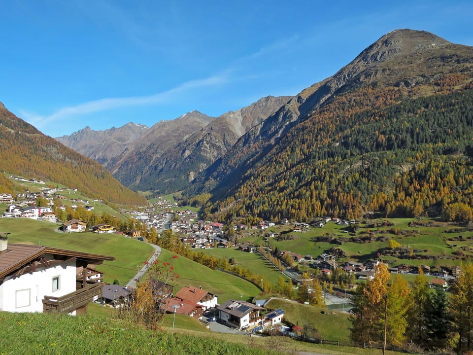 Sky, Mountain, Ecoregion, Natural Landscape, Highland, Plant, Building, House, Tree, Slope