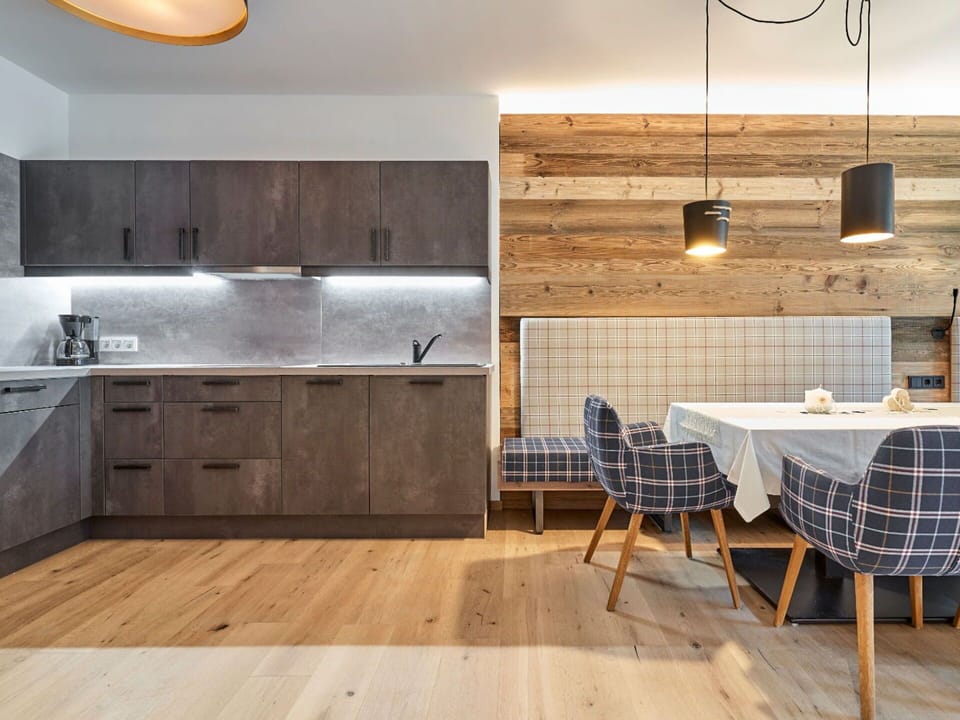 Countertop, Room, Furniture, Kitchen, Cabinetry, Property, Interior Design, Floor, Tile, Hardwood