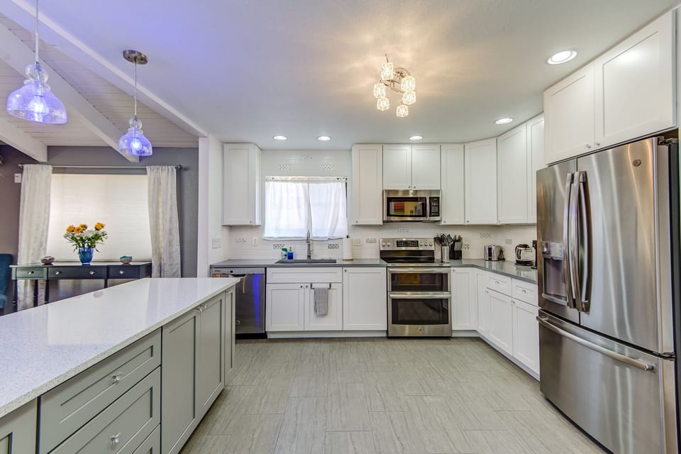 Fully Equipped Kitchen with Stainless Steel Appliances, including an Electric Range with Double Ovens and a Refrigerator with an Ice Maker