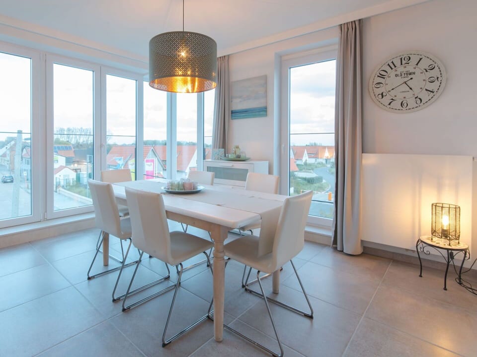 Room, Furniture, Property, Interior Design, Dining Room, Building, Table, Floor, Home, House