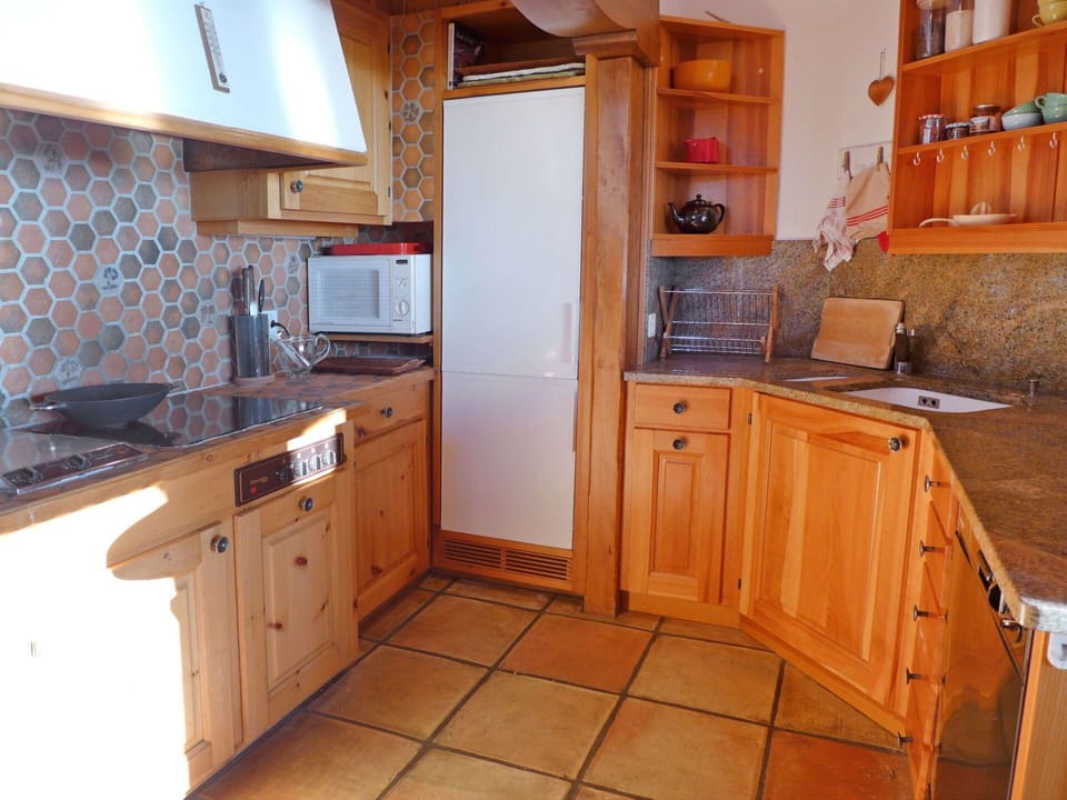 Room, Property, Kitchen, Countertop, Furniture, Cabinetry, Floor, House, Building, Real Estate