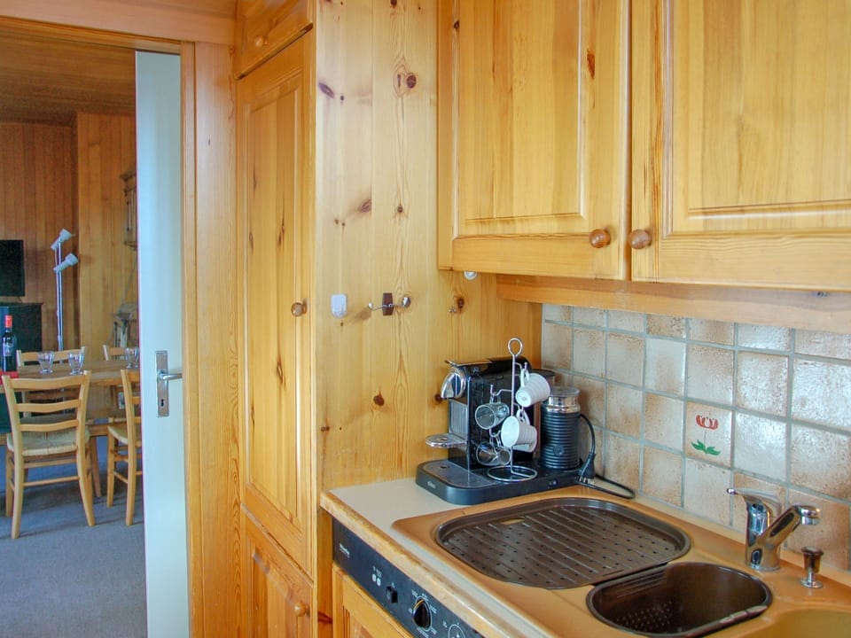 Room, Property, Kitchen, Countertop, Cabinetry, Furniture, House, Building, Sink, Floor