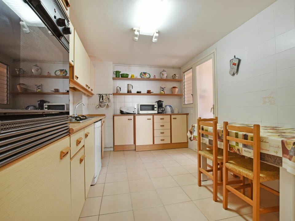 Cabinetry, Property, Furniture, Countertop, Drawer, Kitchen, Wood, Kitchen Stove, Interior Design, Chair