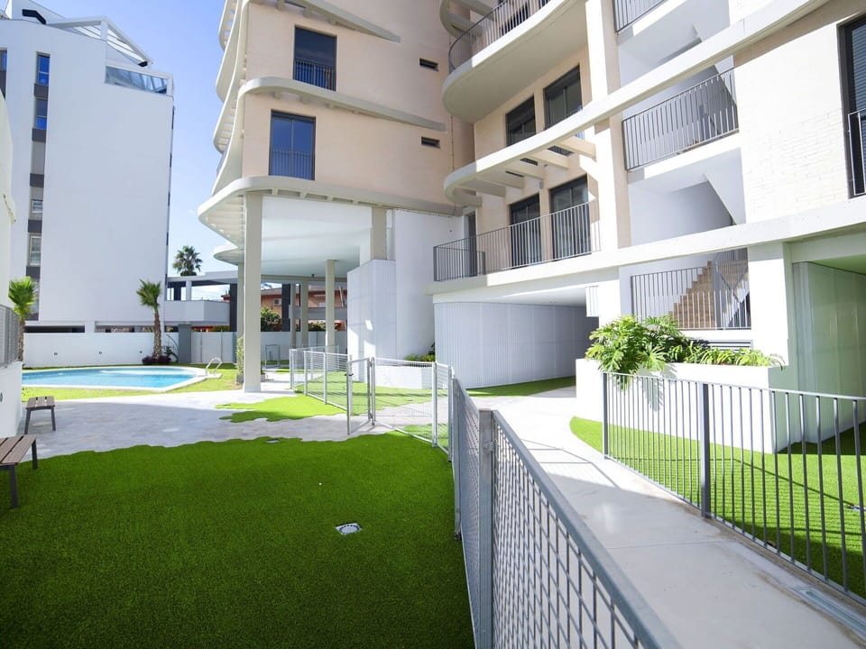 Building, Window, Urban Design, Architecture, Tower Block, Land Lot, Condominium, Neighbourhood, Residential Area, Grass