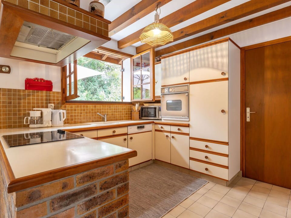 Cabinetry, Property, Countertop, Tap, Furniture, Kitchen Sink, Sink, Plumbing Fixture, Building, Wood