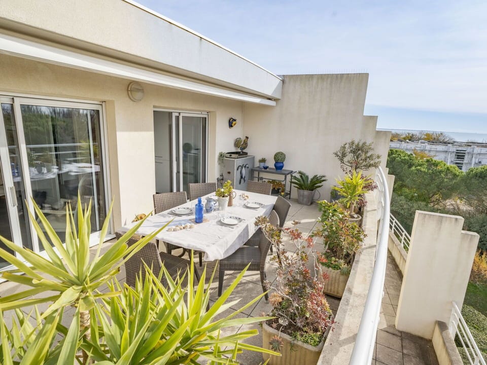 Human Settlement, Apartment, Condominium, Hotel, Swimming Pool, Resort, Resort Town