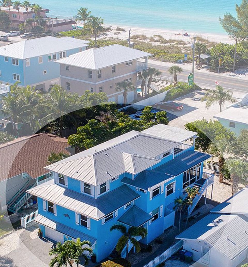 New Pool & Hot Tub
Hawaii Tropical Plants. Romantic Private Gulf views 
