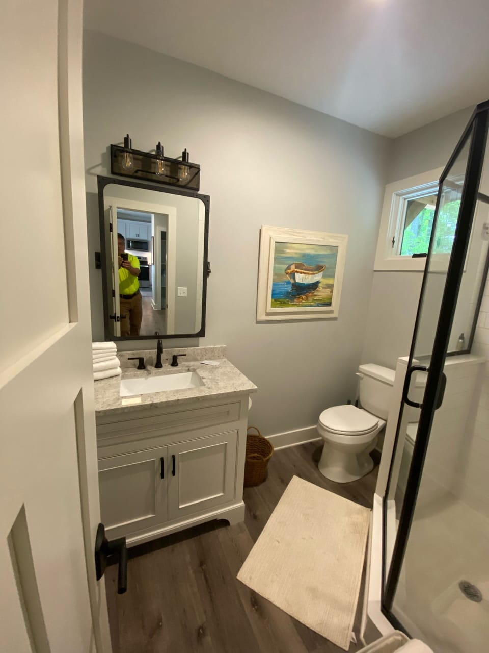 Full bath upstairs