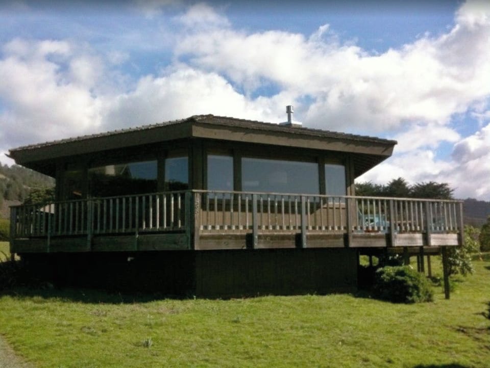 Springtime! Lots of windows for beautiful ocean views to Pt. Arena and beyond