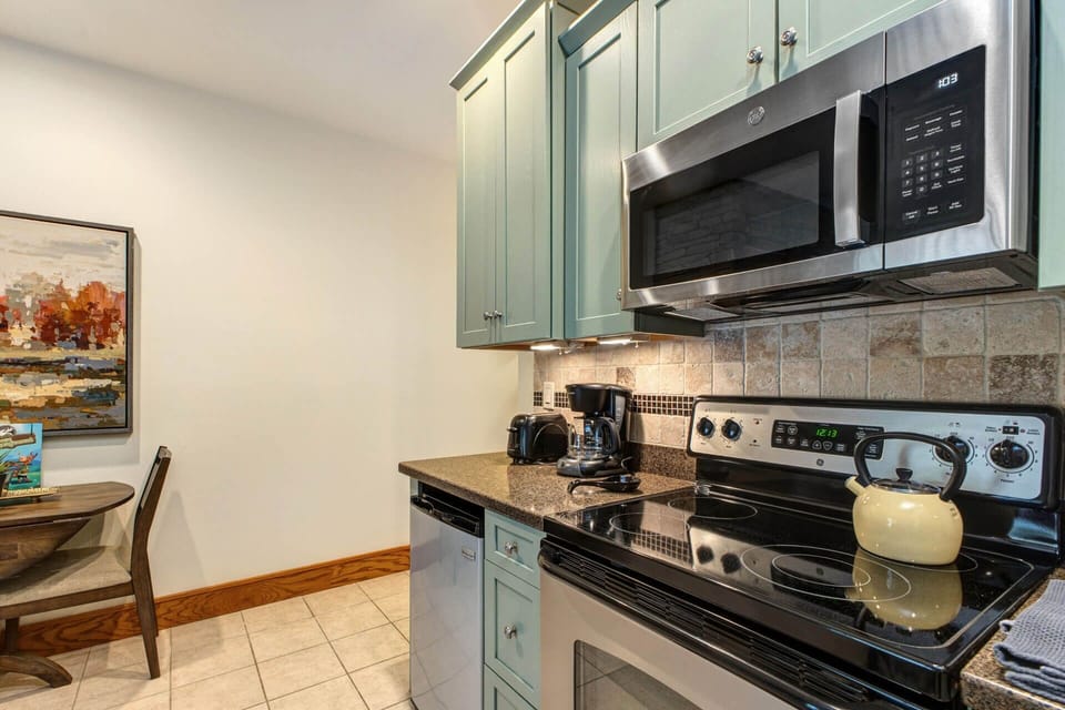 Vacation Rentals in Park City at Prospector Lodge 911: Kitchen