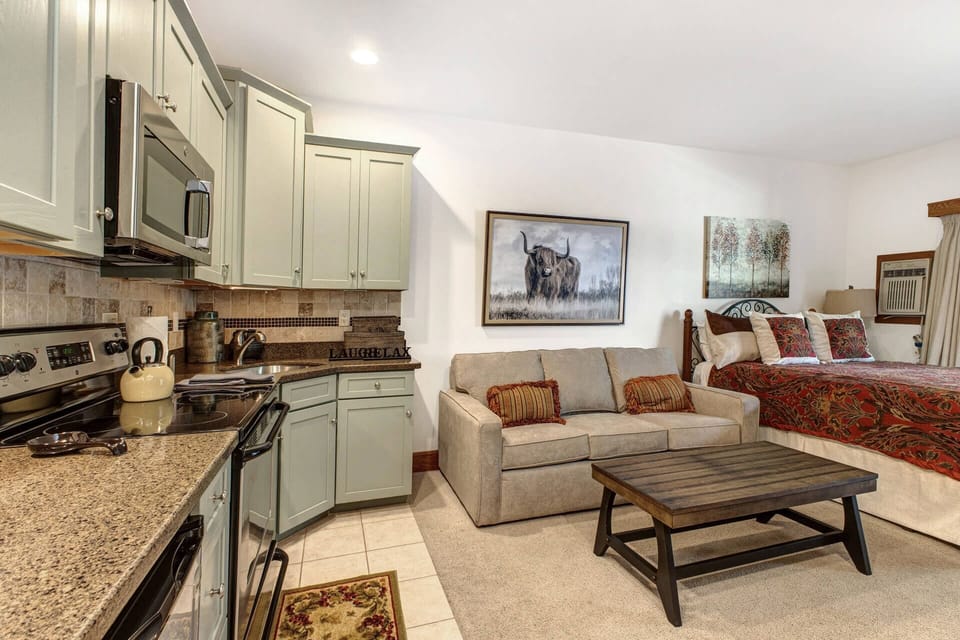 Vacation Rentals in Park City at Prospector Lodge 911: Kitchen