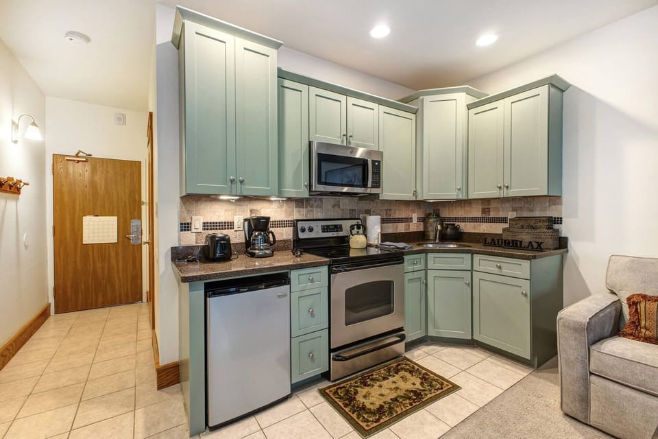Vacation Rentals in Park City at Prospector Lodge 911: Kitchen