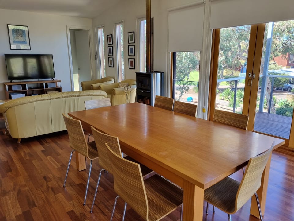Villa 32 South Shores Resort, Normanville - upper living with views
