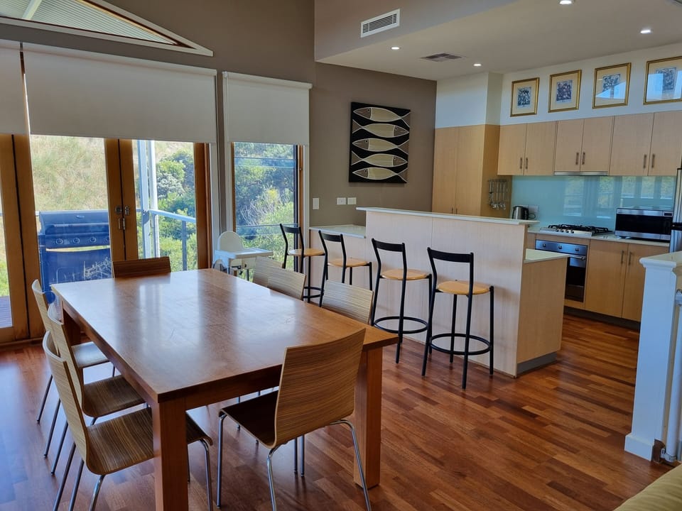 Villa 32 South Shores Resort, Normanville - dining, kitchen and barbecue on deck