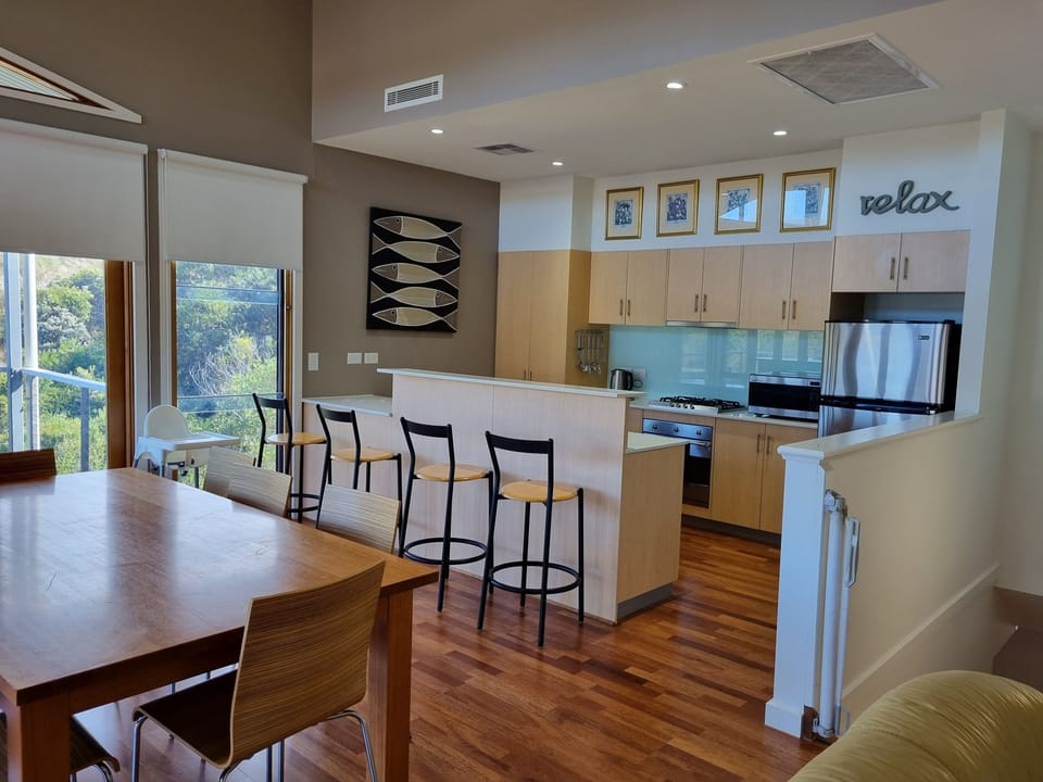 Villa 32 South Shores Resort, Normanville - dining and kitchen areas

